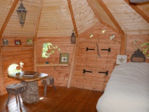 1 bedroom Treehouse near La Chapelle Chaussée, Ille-et-Vilaine, Brittany, France