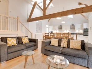 Luxury Countryside Apartment Ideal for Groups & Families