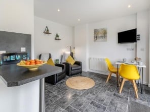 1 bedroom Chalets / Lodges near Ponsanooth, West Cornwall