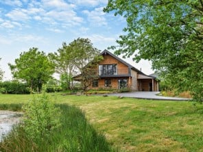 4 bedroom Chalets / Lodges near Rhayader, Powys / Brecon Beacons
