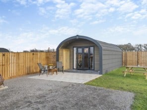 Rural Pet Friendly Cabin Escape with Private Garden