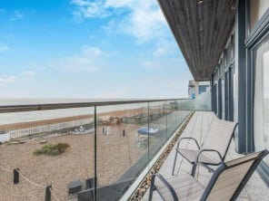 Spacious Apartment on the Beachfront
