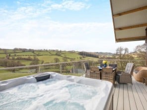 5 bedroom Chalets / Lodges near Berriew, Powys / Brecon Beacons