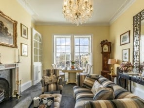 Romantic Period Apartment in the Heart of the City
