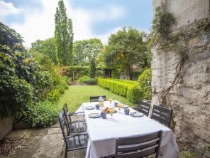 Townhouse in a Quiet & Central Location