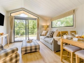 2 bedroom Chalets / Lodges near Cemmaes, Powys / Brecon Beacons