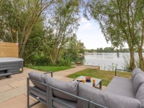 Romantic Waterside Cabin Escape with Private Hot Tub
