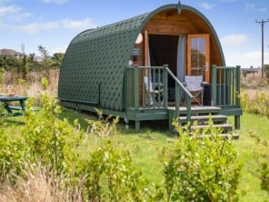 Rustic Romantic Cabin Escape Near the Cornish Coast