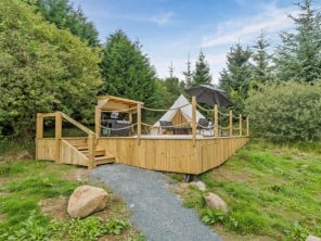 Secluded Glamping Bell Tent Hideaway with Private Hot Tub