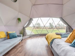Luxury Glamping Geo Dome with Private Hot Tub