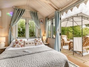 1 bedroom Chalets / Lodges near Endon, Staffordshire