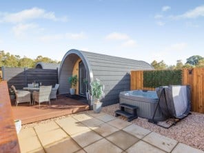Dog Friendly Glamping Cabin Retreat with Private Hot Tub