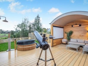 Shepherd Hut Glamping Accommodation next to a Golf Course