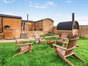 Glamping Cabin near Pub & Golf Course