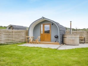 Cosy & Secluded Hideaway Cabin with Hot Tub