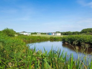 Cosy Glamping Cabin with Wild Spa in a Rural Setting