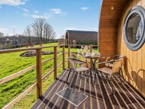 Quirky Glamping Cabin, Ideal for Families