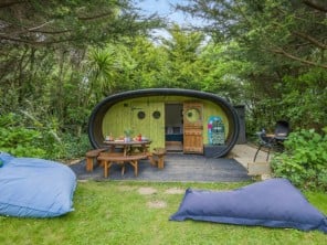 Unique Cabin Escape in a Farmland Setting
