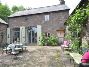 Stone Cottage with Hot Tub in the Brecon Beacons