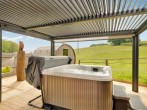Stylish shepherds hut with hot tub