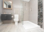 Stylish and contemporary en-suite shower room