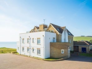 Modern Apartment Close to the Sea & Coast Path