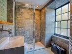 Sleek and stylish en-suites Sleek and stylish en-suites