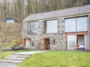 Stunning Country Barn Conversion Ideal for Families