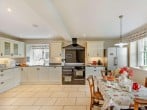 Contemporary kitchen with a stylish finish Contemporary kitchen with a stylish finish
