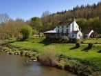 Enjoy local gastro pubs in stunning riverside locations Enjoy local gastro pubs in stunning riverside locations