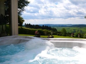 Luxury Holiday Home for Groups with Private Hot Tub