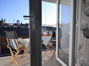 Contemporary Dog Friendly Apartment Close to the Harbour