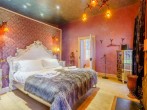 Perfect romantic retreat, super-king-size bedroom with amazing gilt bed frame