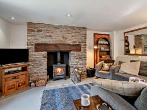 Dog Friendly Rural Retreat close to Mountains