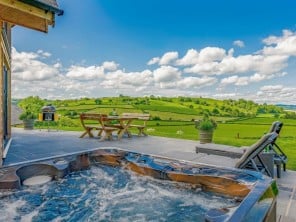 2 bedroom Chalets / Lodges near Montgomery, Powys / Brecon Beacons