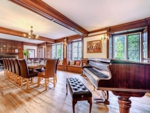 Stately Accommodation for Large Groups in Lorton Vale