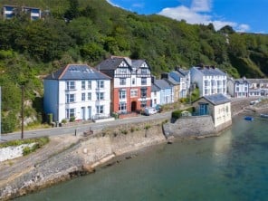 Elegant Waterfront Townhouse on the River Dyfi