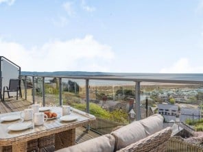 Contemporary Coastal House Close to the Beach