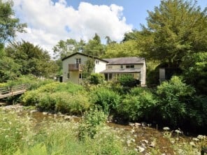 Delightful Countryside Cottage with Period Features
