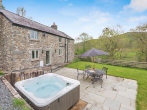 Gorgeous Country Stone Cottage with Private Hot Tub