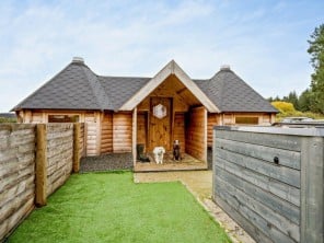 1 bedroom Chalets / Lodges near Lanark, Lanark