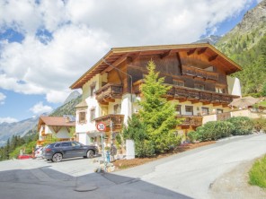 9 bedroom Apartment near Sankt Leonhard im Pitztal, Pitztal, Austria