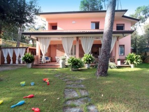 3 bedroom Houses / Villas near Forte dei Marmi, Tuscany, Italy