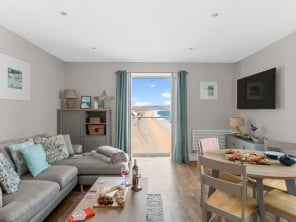 Dog Friendly Apartment on Slapton Sands Beach