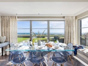 Chic Coastal Cottage Ideal for Groups