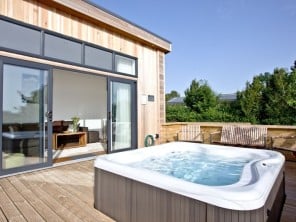 Modern Luxury Lodge with Private Hot Tub