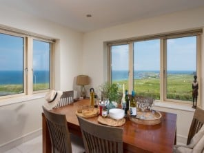 Sea View Apartment with Views of Fistral Beach & Golf Course