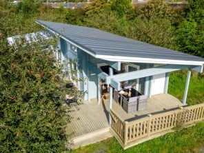 Rural Contemporary Lodge with Private Hot Tub