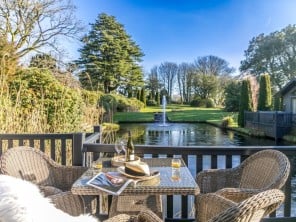 Rural Country Lodge with Private Hot Tub