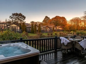 Luxury Rural Lodge with Private Hot Tub